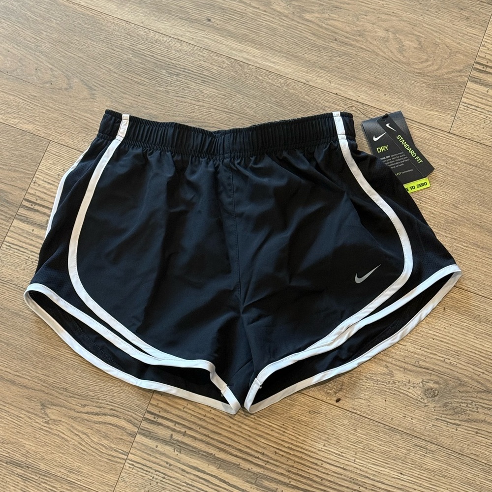 Nike Women's Black and White Dry Fit Athletic Shorts NWT S